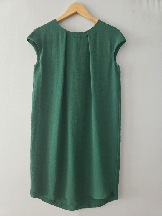 COS Dresses & Skirts - COS Emerald Green Cap-Sleeve Midi Shift Dress